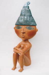 Assise yeux bleus au bonnet bleu